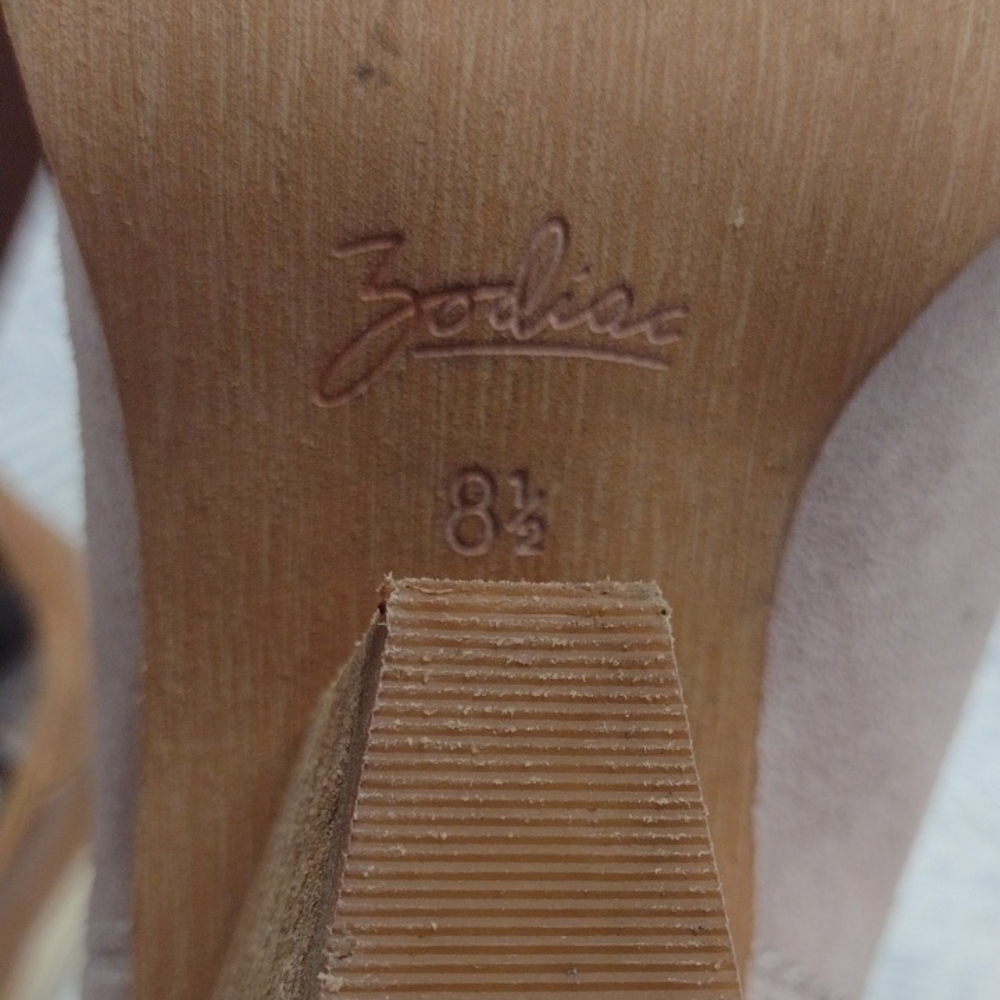 Zodiac Women's Suede Ankle Boots - Cream - Picture 2 of 12